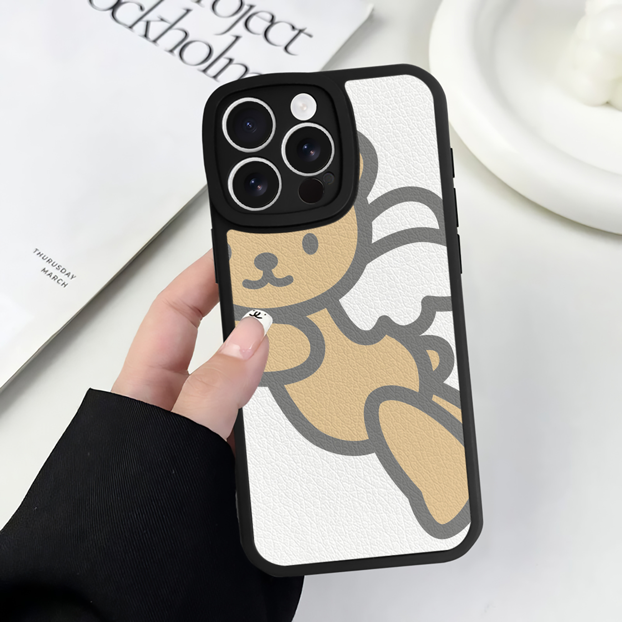 （画像用） Hello Kitty ハローキティ 【iPhone 16シリーズ対応】シリコンスマホケース（レザー調） 材質：シリコン